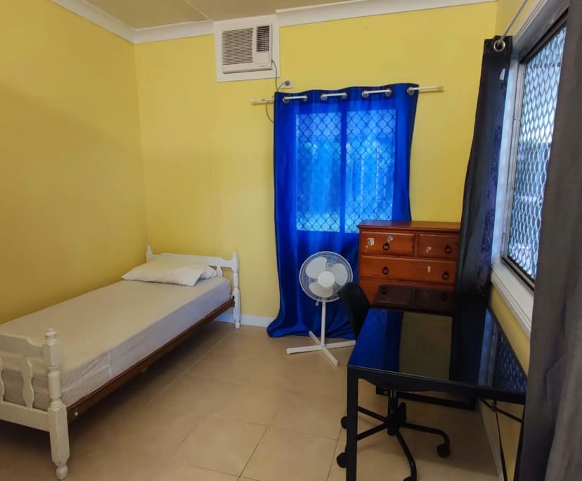 Room for Rent in Mooroobool, Cairns 180, Furnishe...