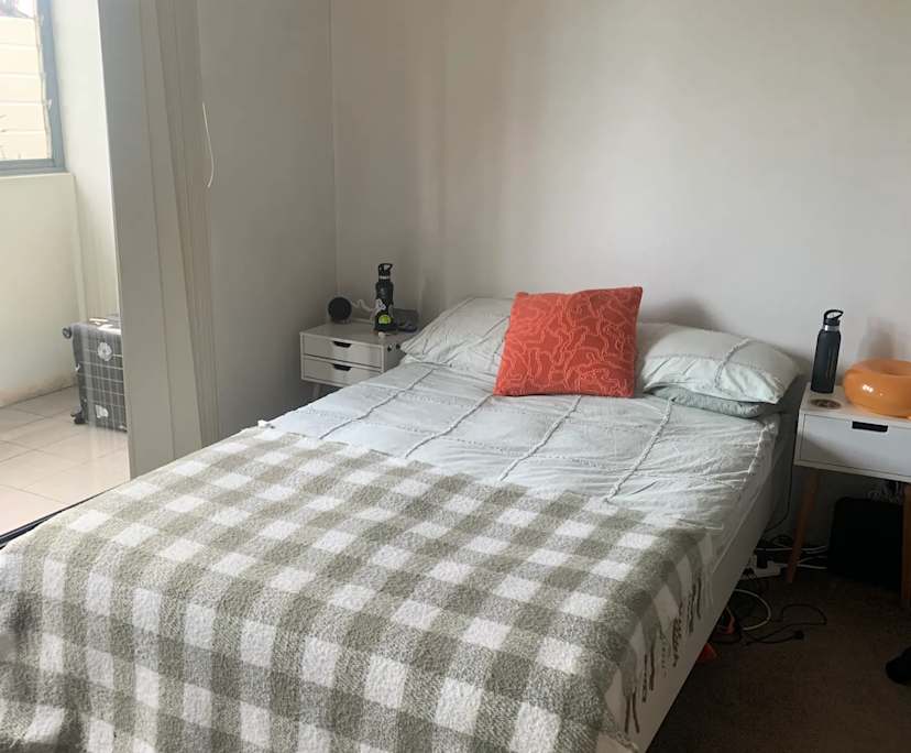 Furnished room with ensuite in a flatshare