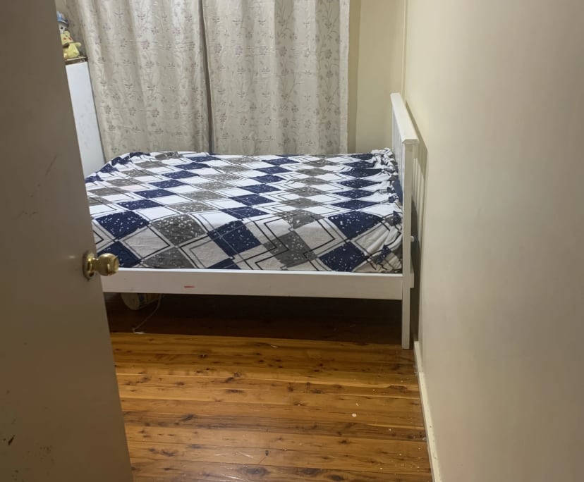 Room in a share house