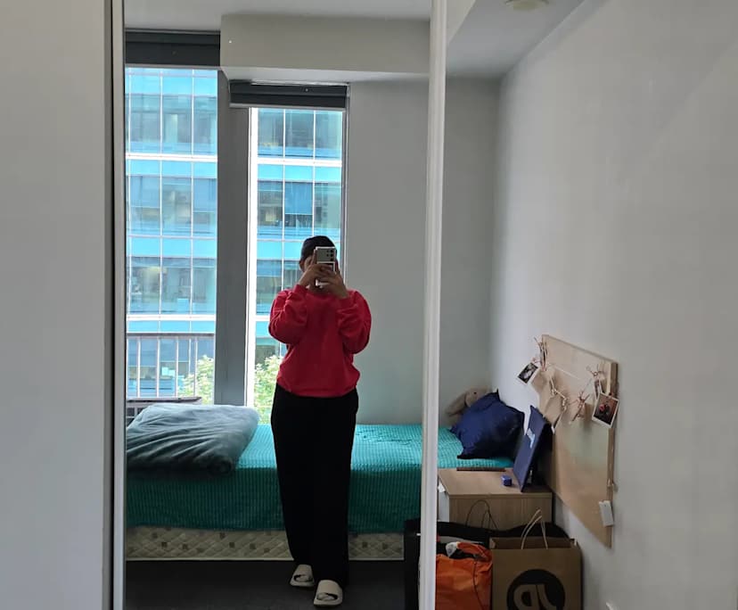 Furnished room in a flatshare