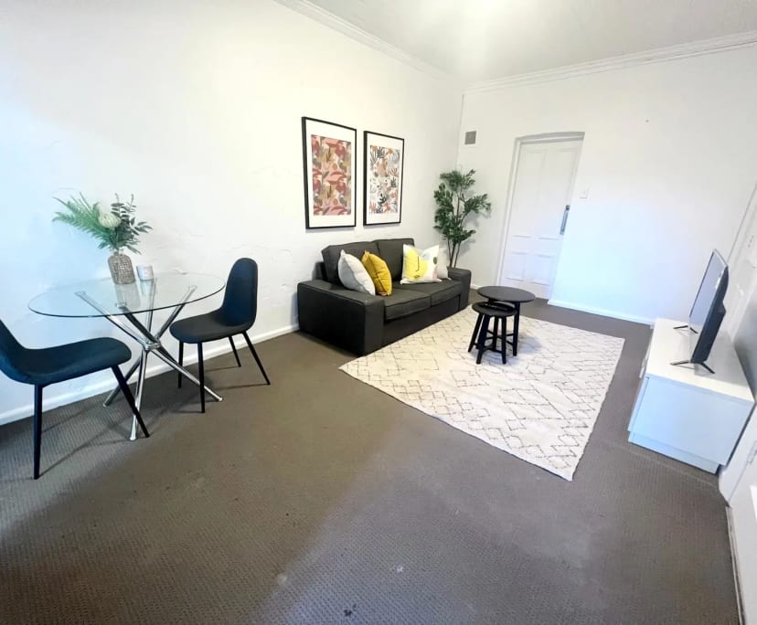 $675, 1-bed, 1 bathroom, Enmore NSW 2042