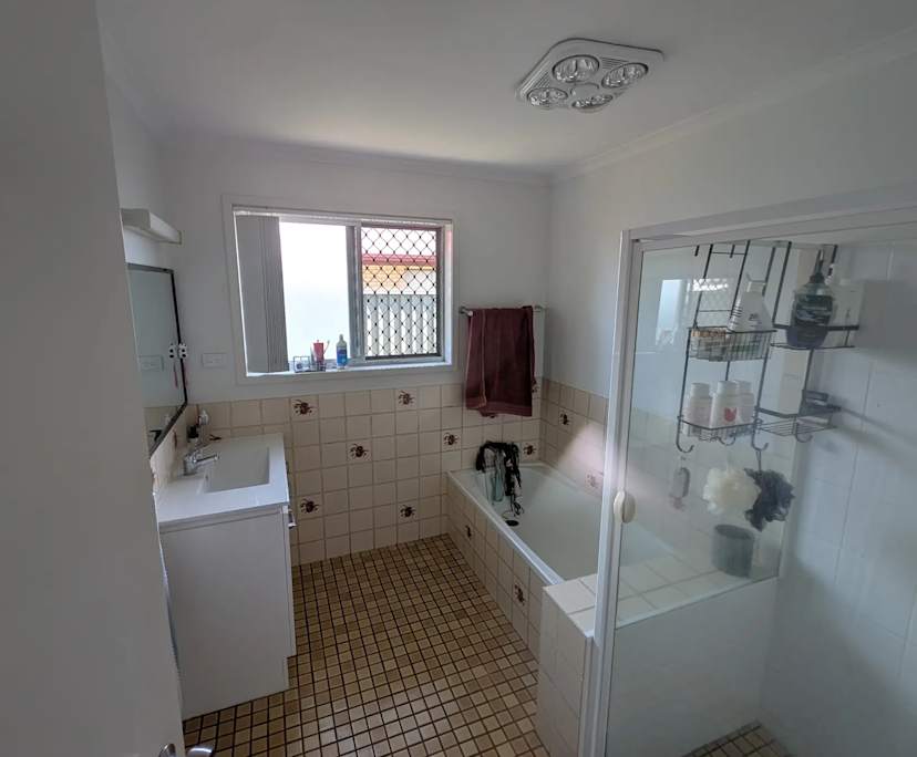 $233, Share-house, 3 bathrooms, Warana QLD 4575