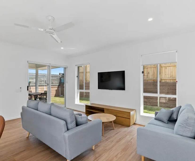 $300, Share-house, 3 bathrooms, White Rock QLD 4306