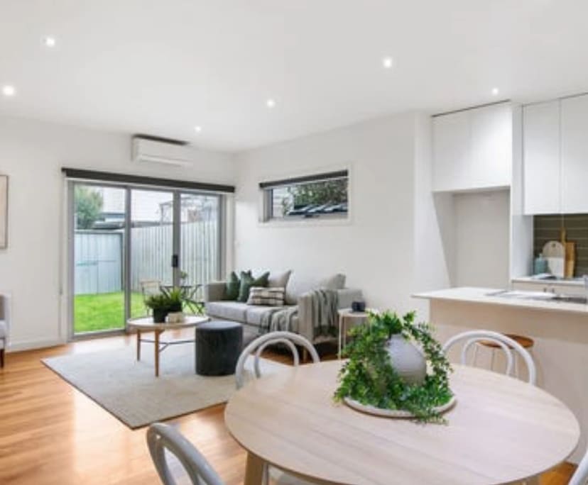 Unfurnished room in a flatshare