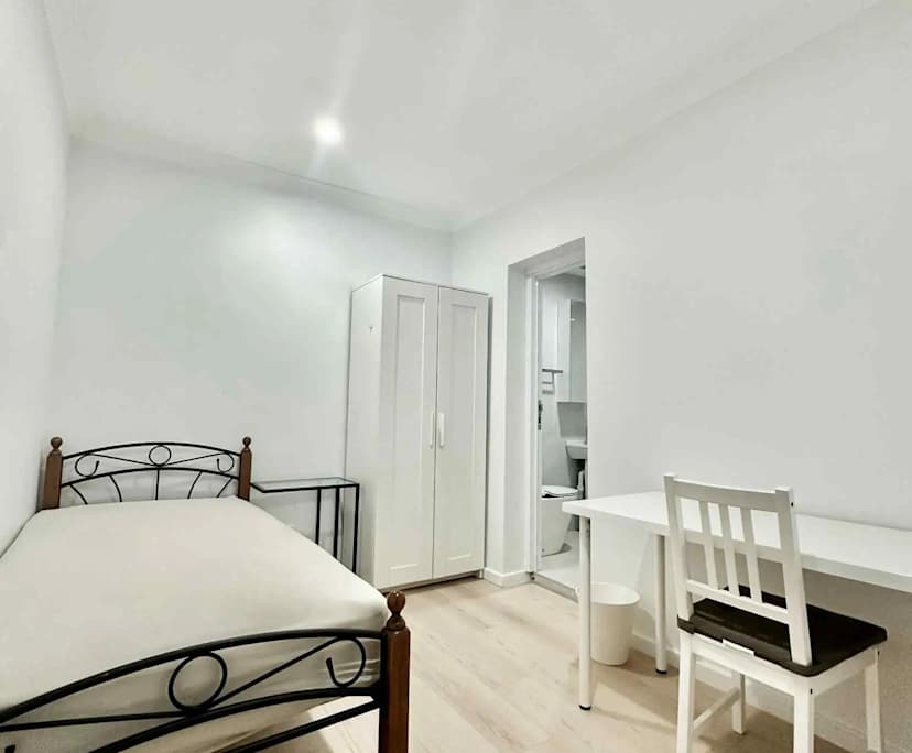 Room with ensuite in a share house