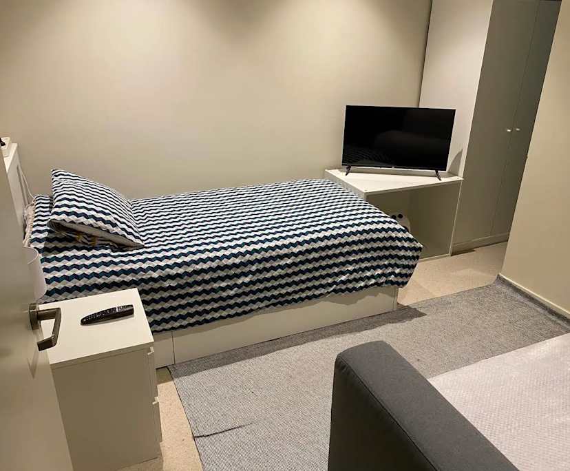 Furnished room in a flatshare