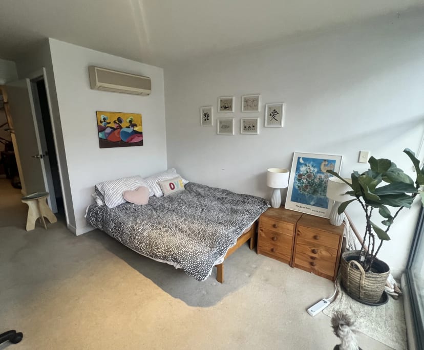 Furnished room with ensuite in a flatshare