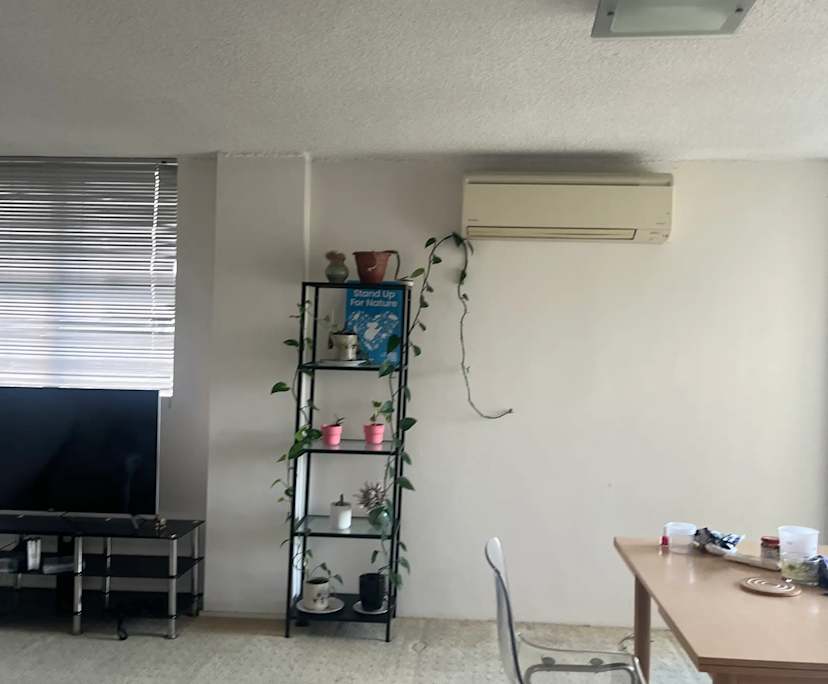 Unfurnished room in a flatshare