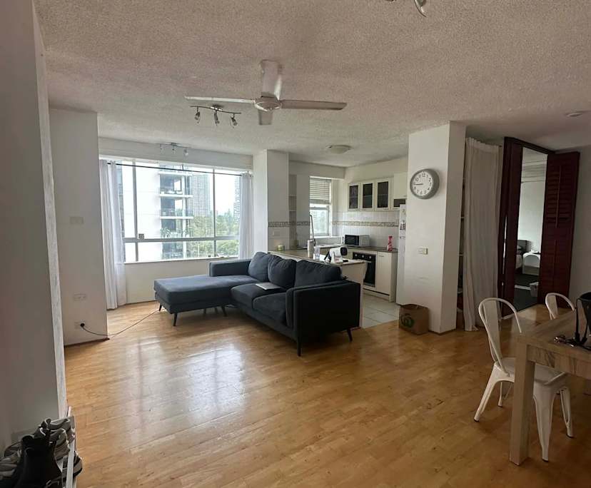 Furnished room in a flatshare