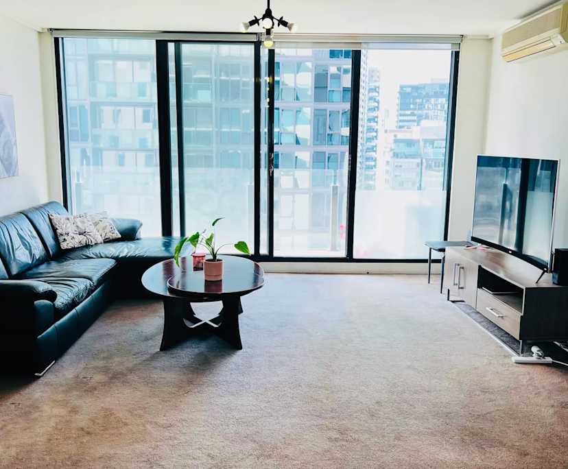 Furnished room with ensuite in a flatshare