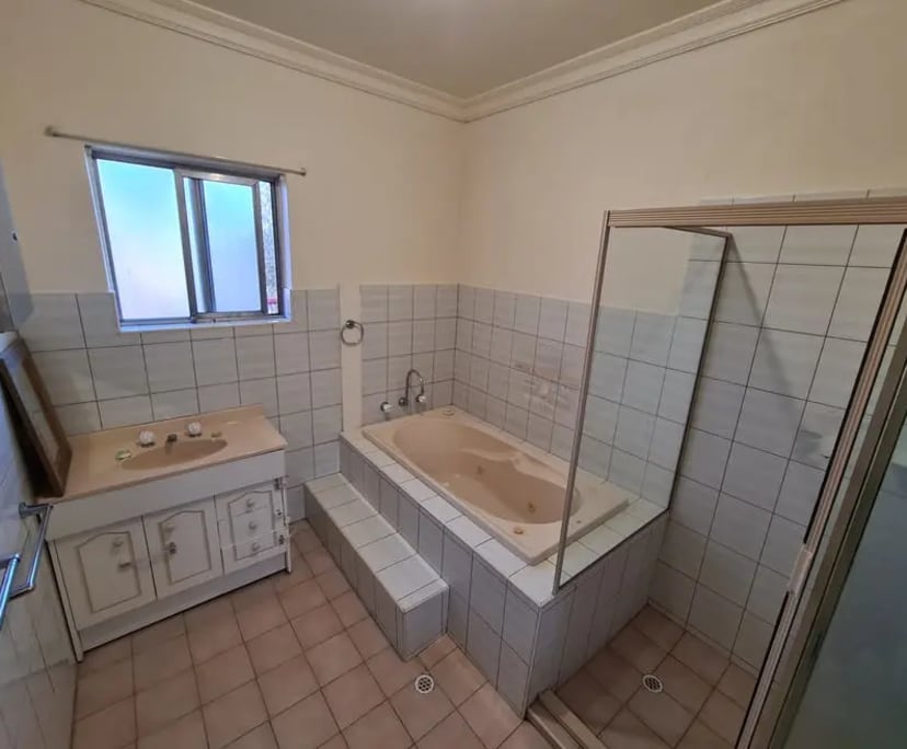 Unfurnished room in a share house