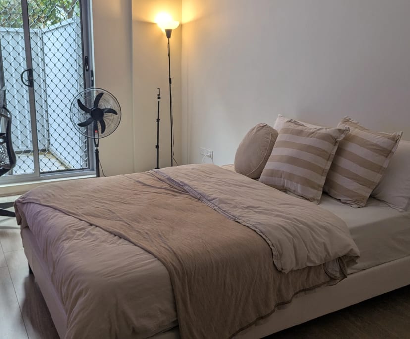 Furnished room with ensuite in a flatshare