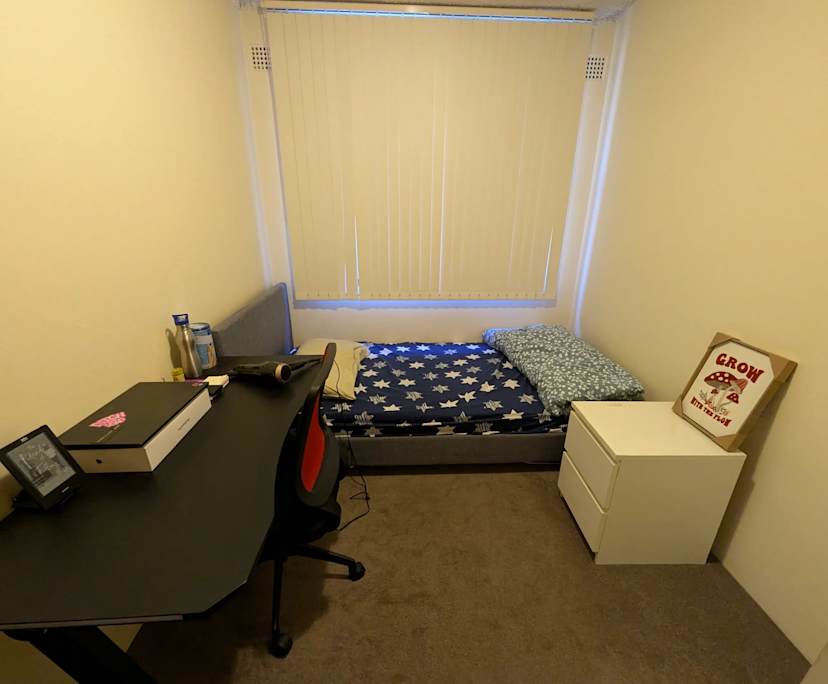 Furnished room in a flatshare