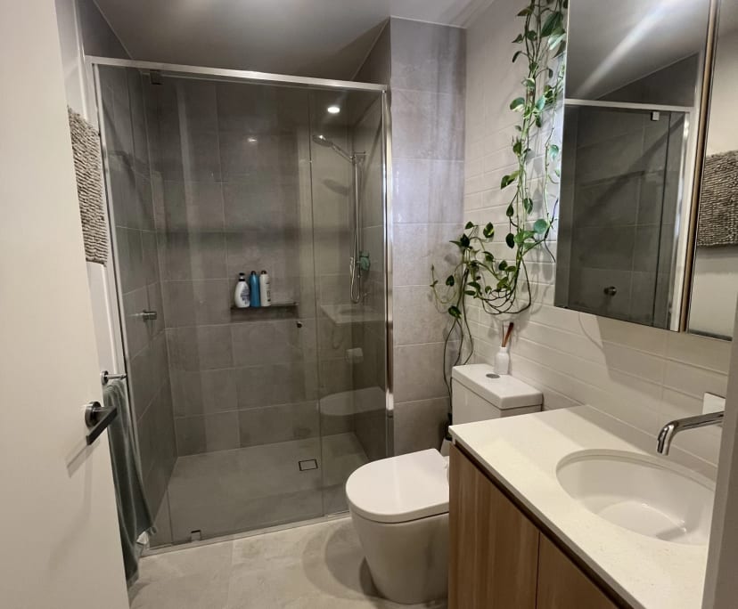 $375, Flatshare, 2 bathrooms, Indooroopilly QLD 4068