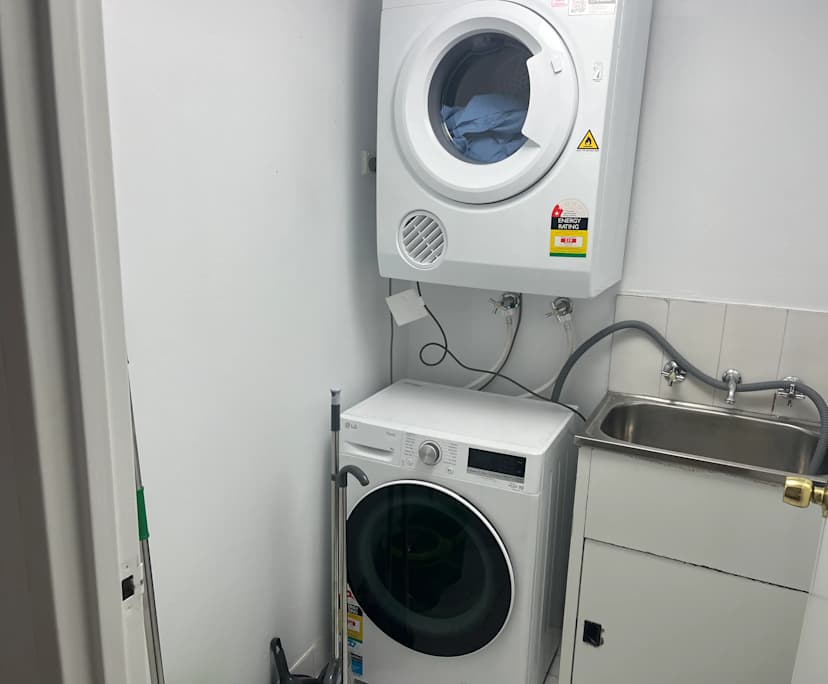 Furnished room in a flatshare