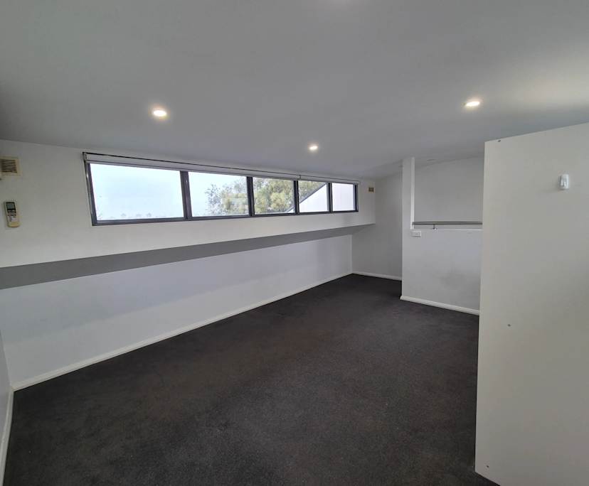 Unfurnished room in a flatshare