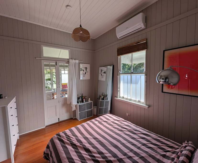 Room in a share house