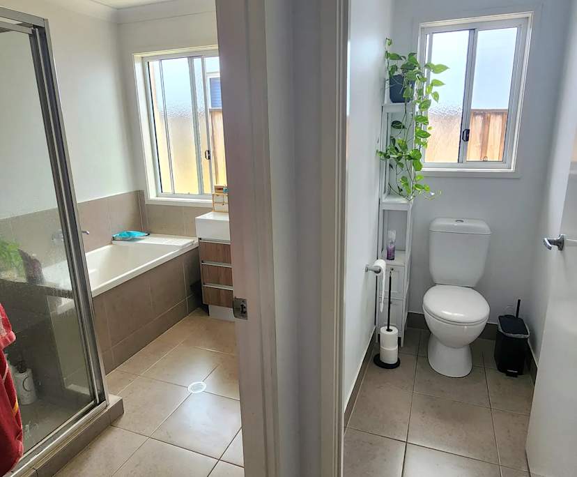 $350, Share-house, 3 bathrooms, Labrador QLD 4215