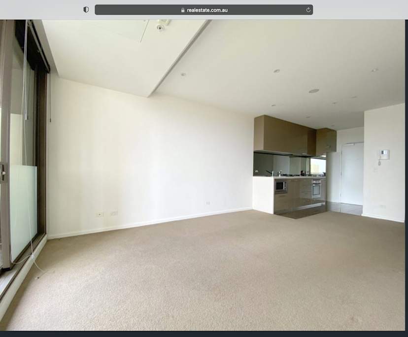 Unfurnished room with own bathroom