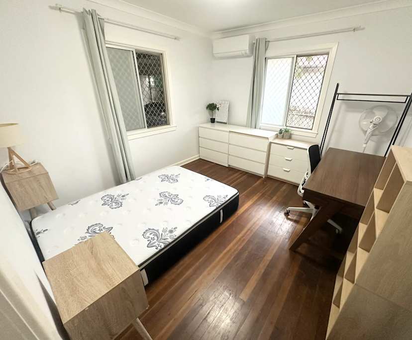 Furnished room in a share house