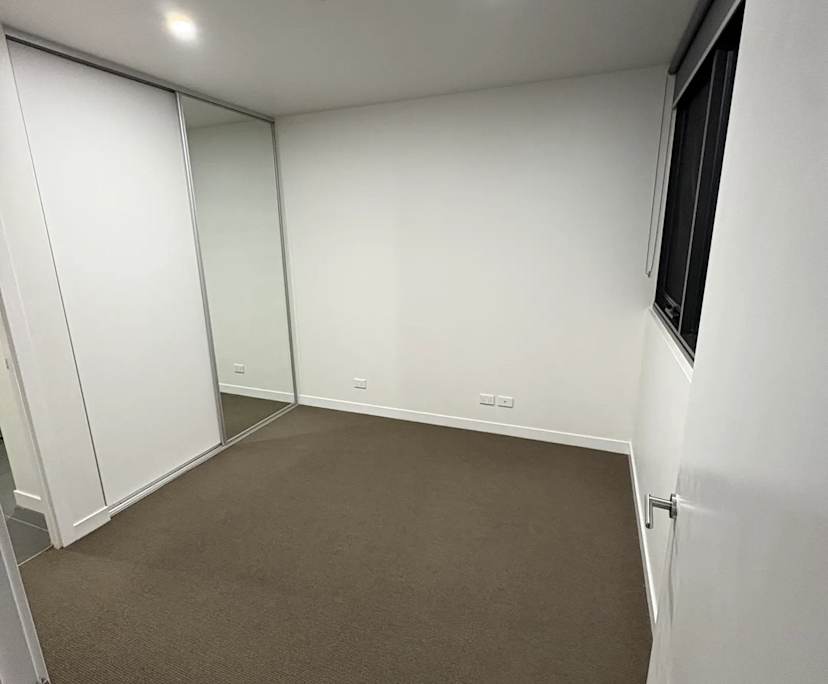 Unfurnished room with ensuite in a flatshare