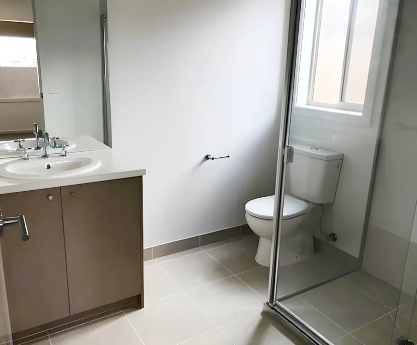 $520, Whole-property, 2 bathrooms, Sunshine VIC 3020