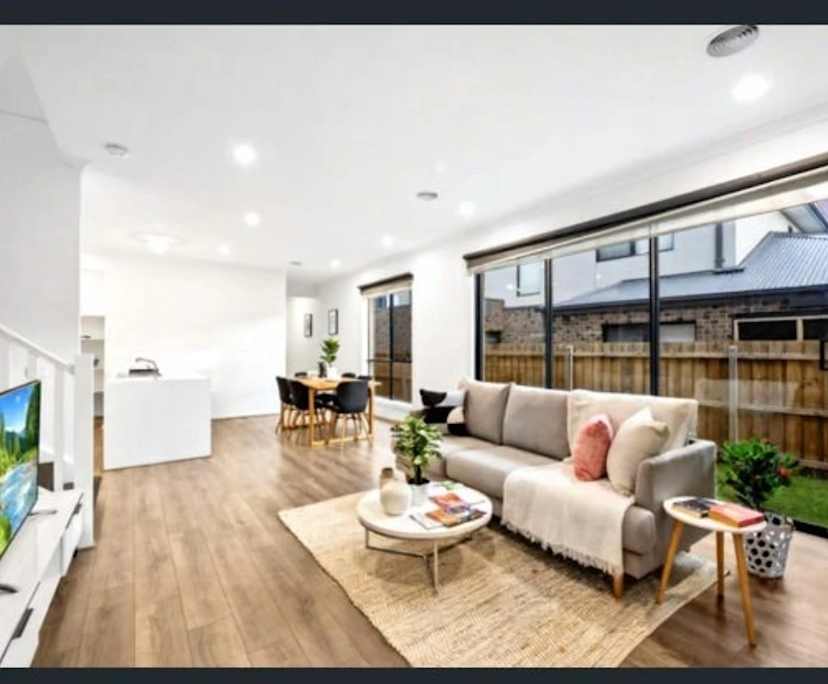 $700, Whole-property, 4 bathrooms, Fraser Rise VIC 3336