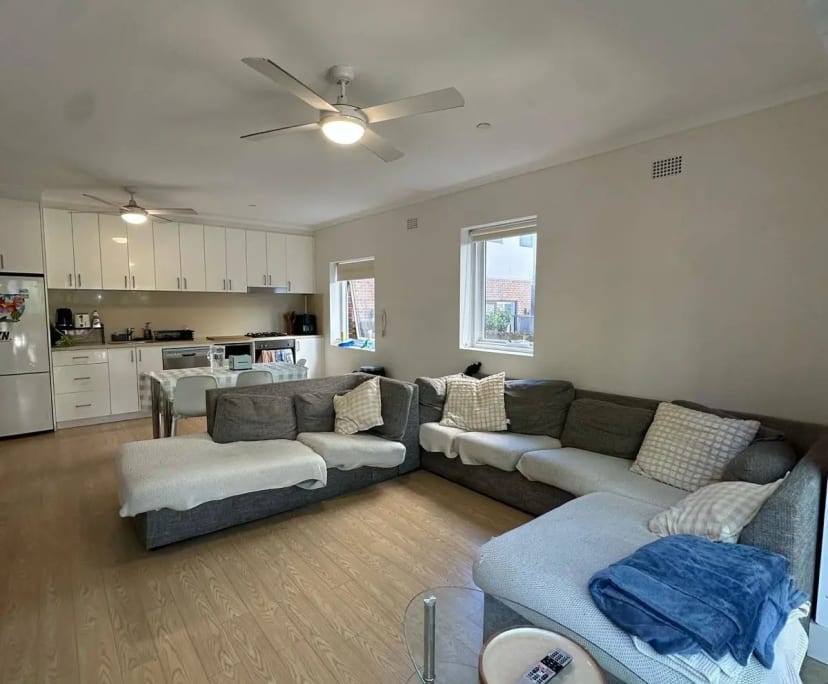 Furnished room in a flatshare