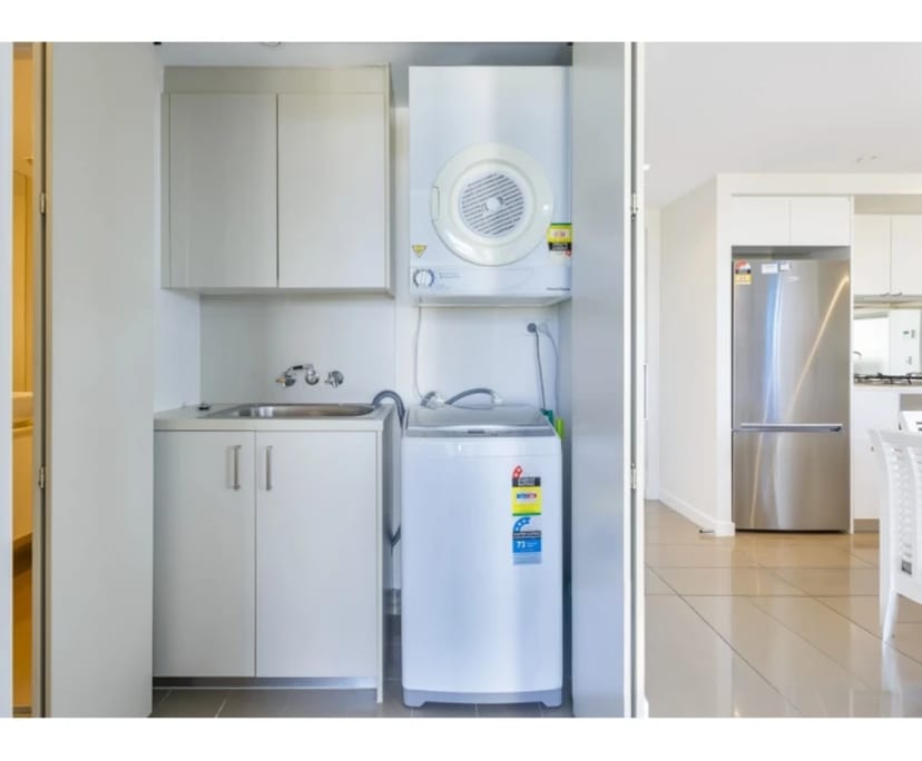 $350, Share-house, 2 bathrooms, Biggera Waters QLD 4216