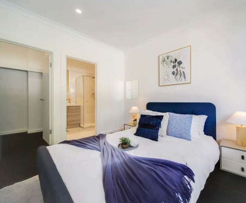 Furnished room with ensuite in a flatshare