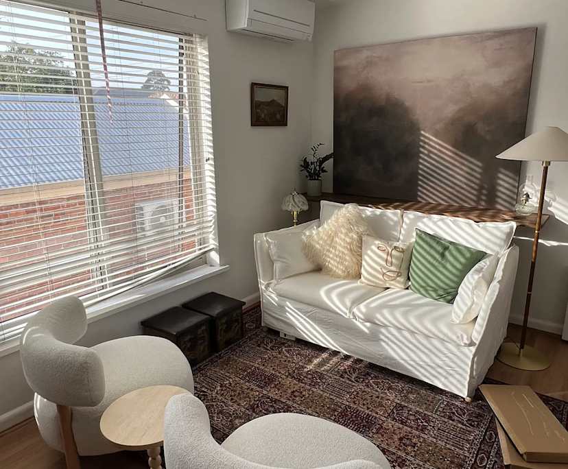 Furnished room in a flatshare