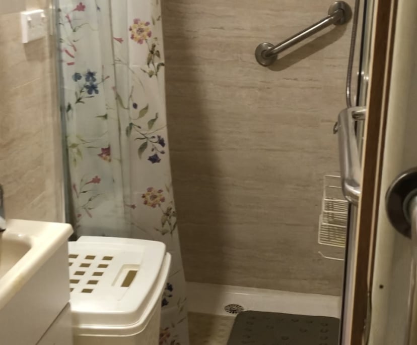 Furnished room with own bathroom