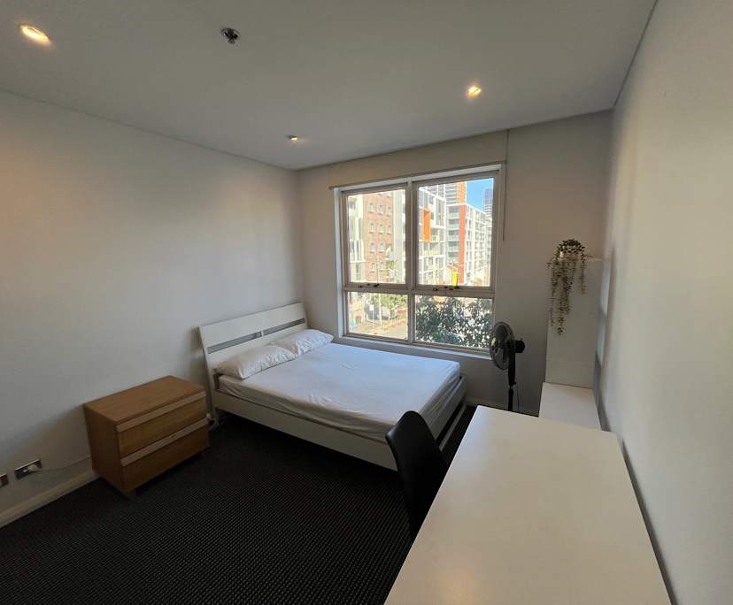 Furnished room in a flatshare