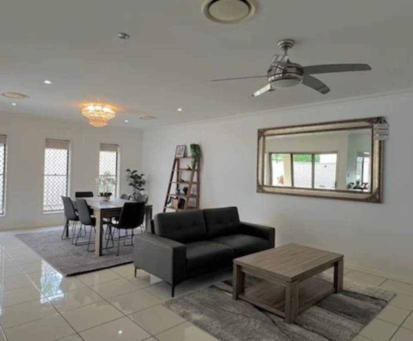 Room in a share house