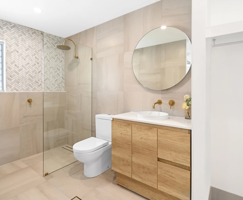 $350, Share-house, 4 bathrooms, Labrador QLD 4215