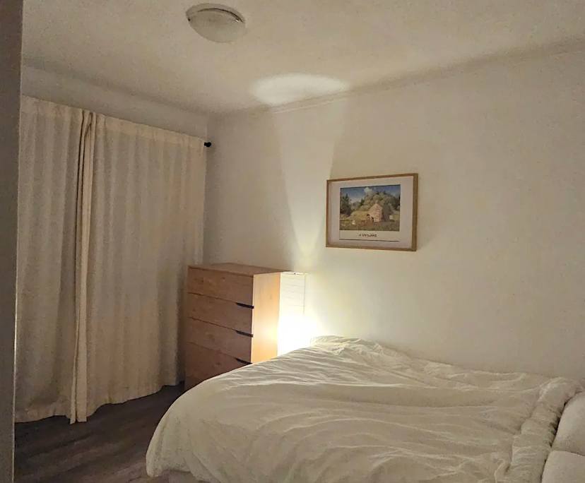 Furnished room in a flatshare