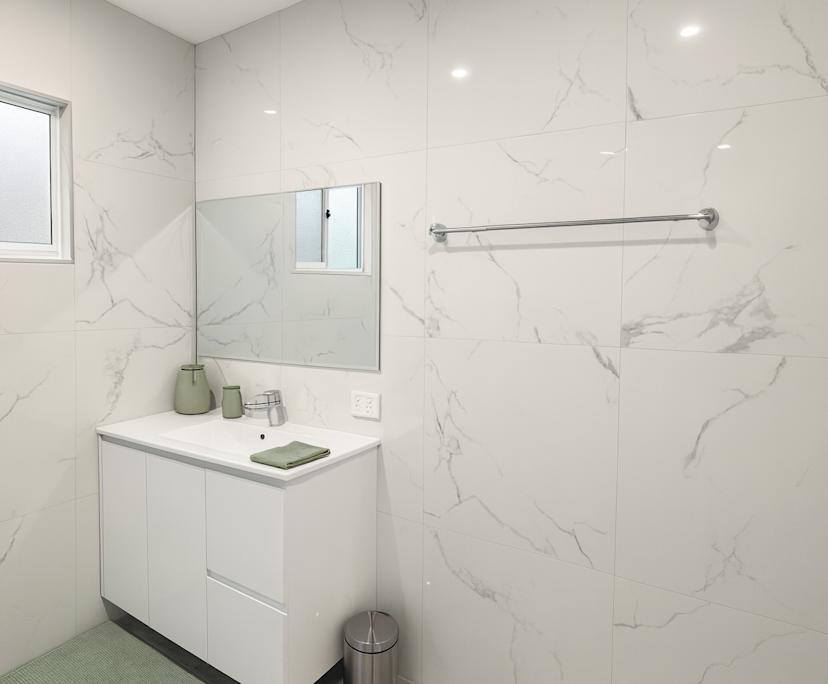 $230, Share-house, 6 bathrooms, Green Valley NSW 2168