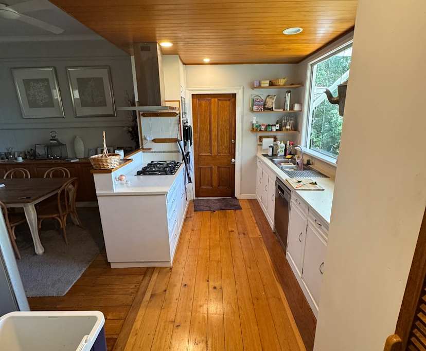 $320, Share-house, 4 bathrooms, Kenmore QLD 4069