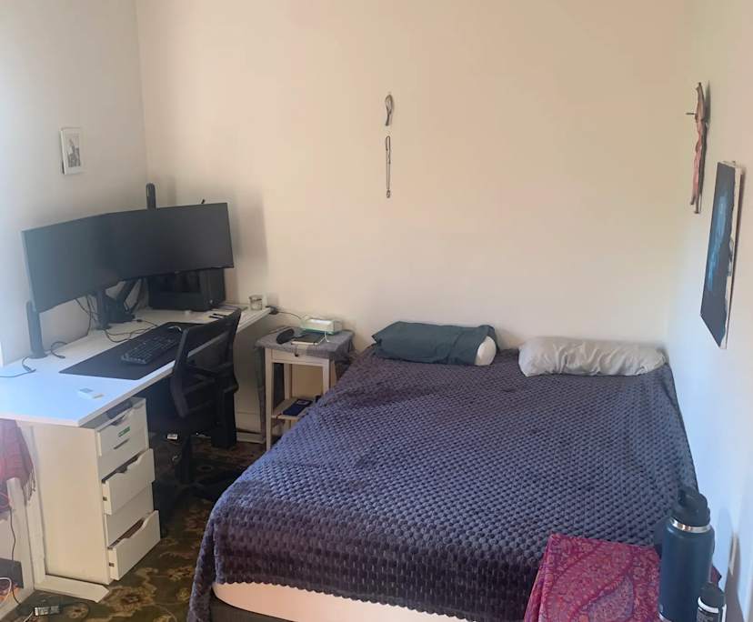 Furnished room in a share house