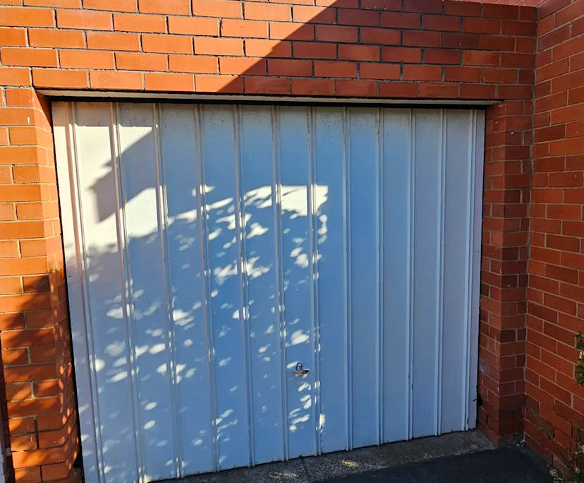 Whole property with 2 rooms for rent