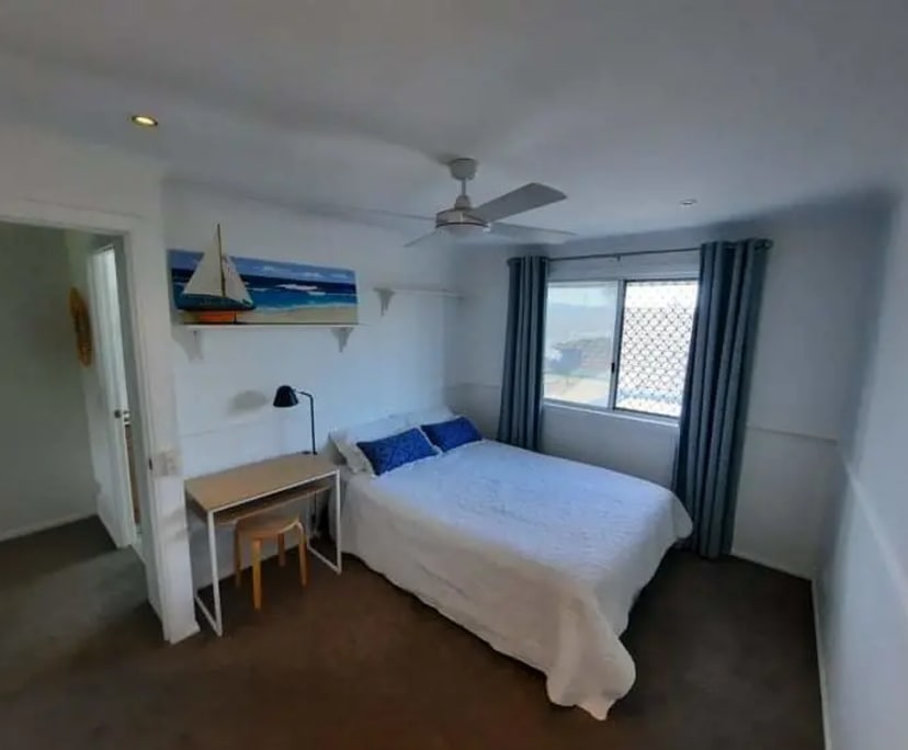 Furnished room in a flatshare