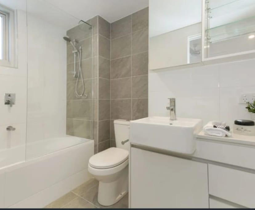 Room with ensuite in a flatshare