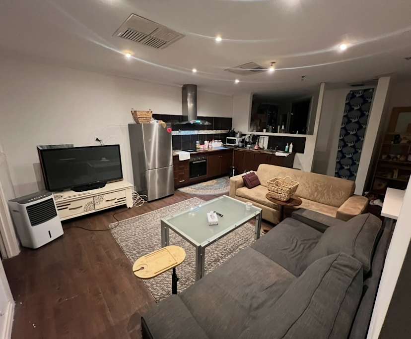 Unfurnished room in a flatshare