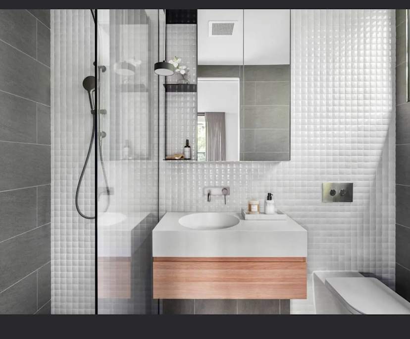 Unfurnished room with ensuite in a flatshare