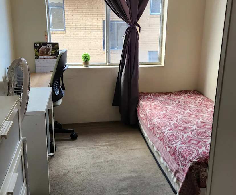Furnished room in a flatshare