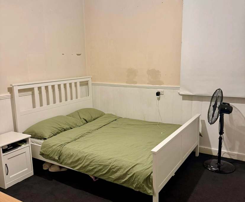 Room in a share house