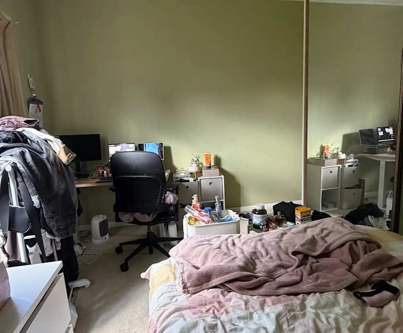 Furnished room in a share house