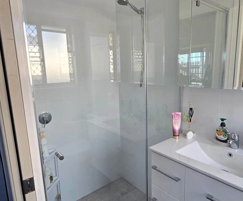 Furnished room with own bathroom