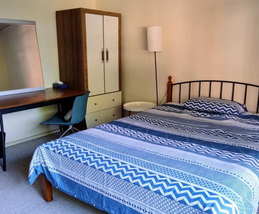 Furnished room in a flatshare