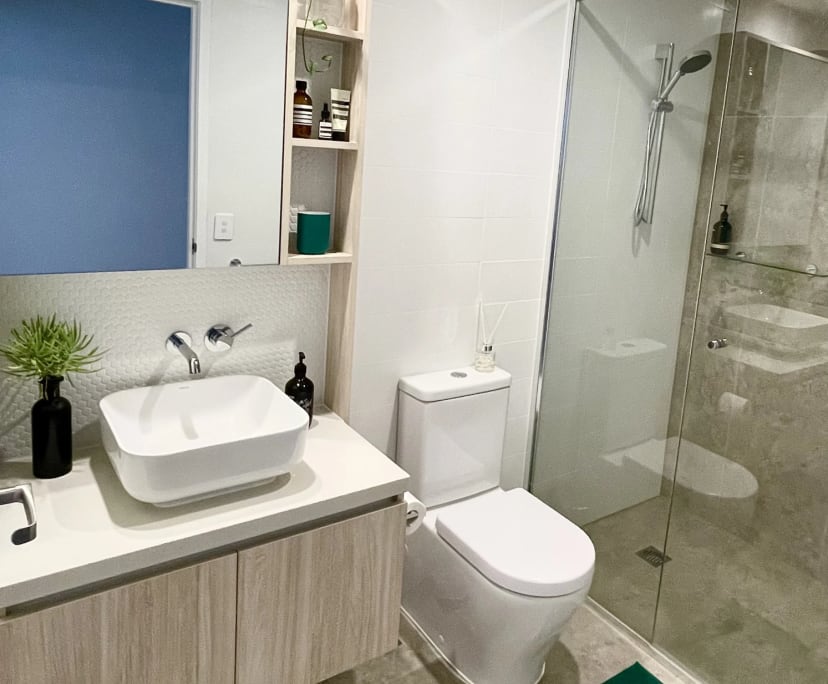 $425, Flatshare, 2 bathrooms, Broadbeach QLD 4218